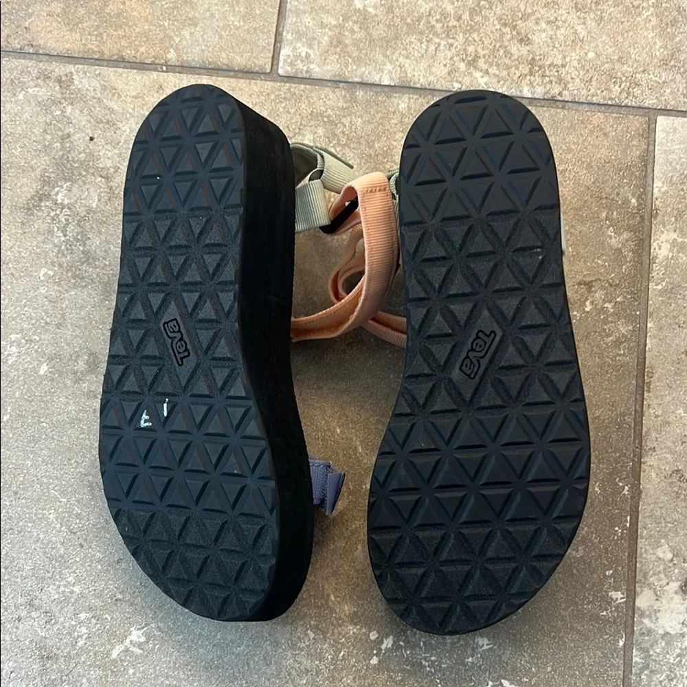 NWOT- Teva Women's W Flatform Universal Sandal Size 9 Sherbet Multi Color - Picture 4 of 8